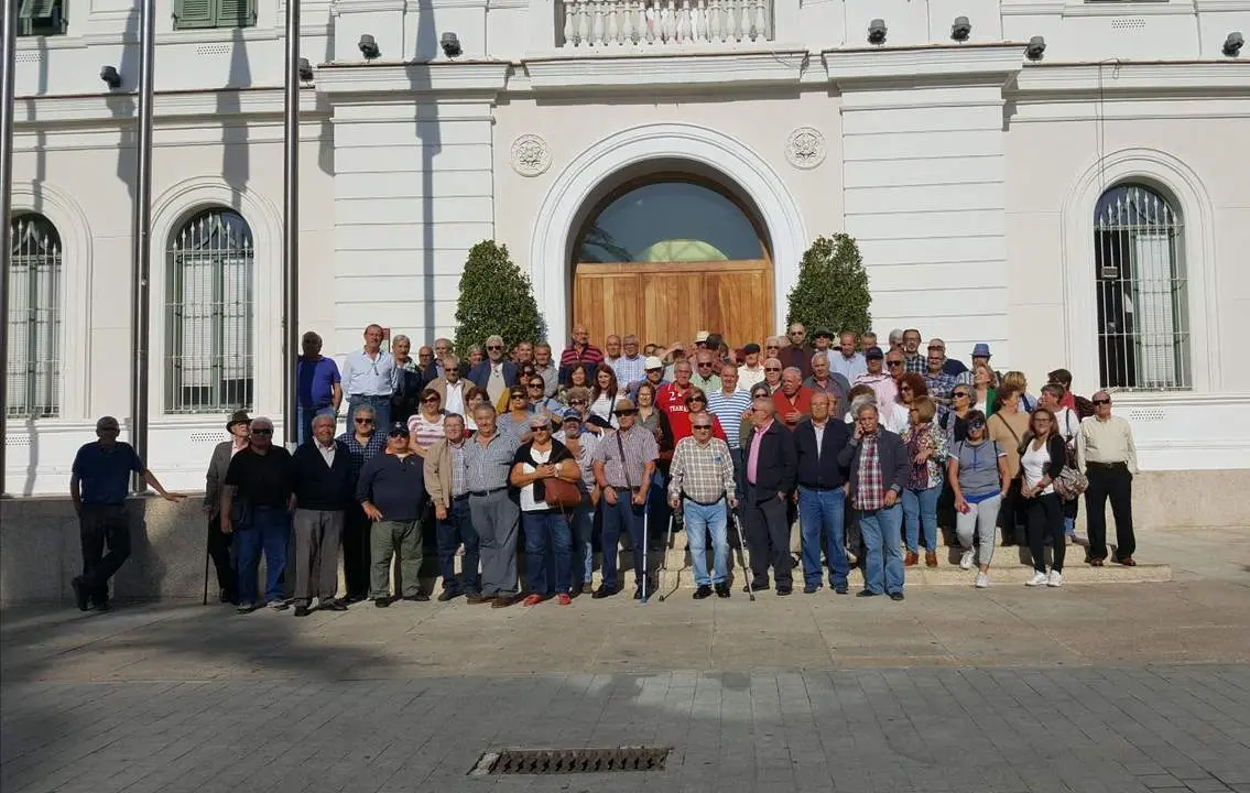 La foto de familia de los pensionistas de este lunes - B. G. S. 