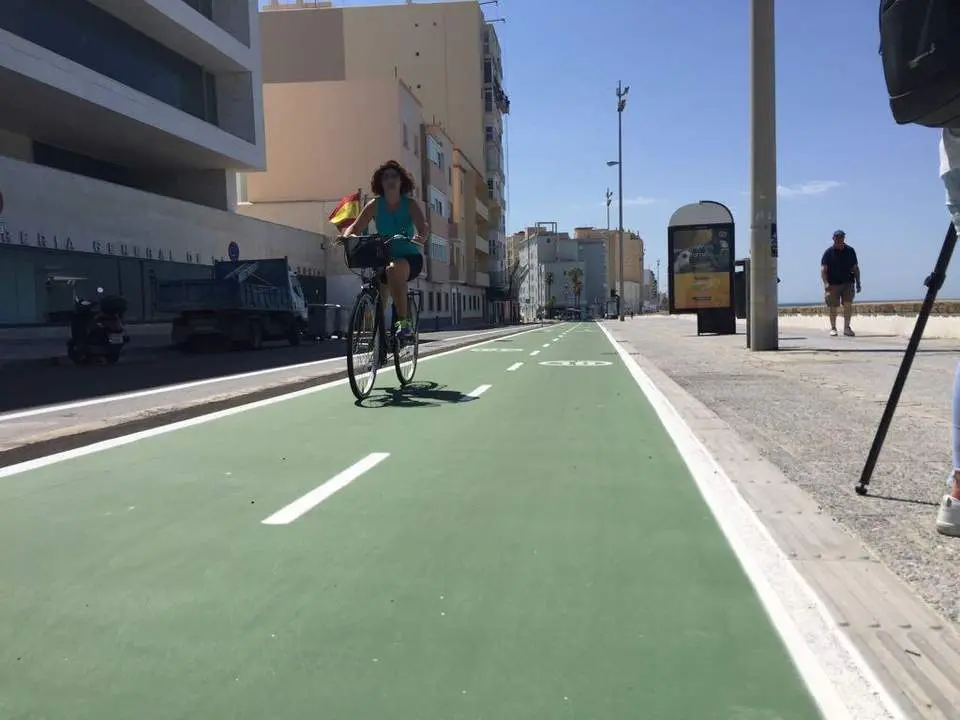 Carril bici del paseo mar&iacute;timo.  - EC