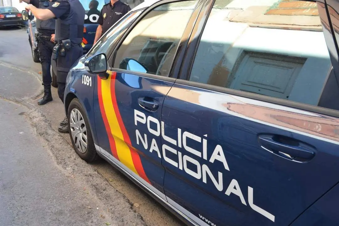 Polic&iacute;a Nacional. - EP