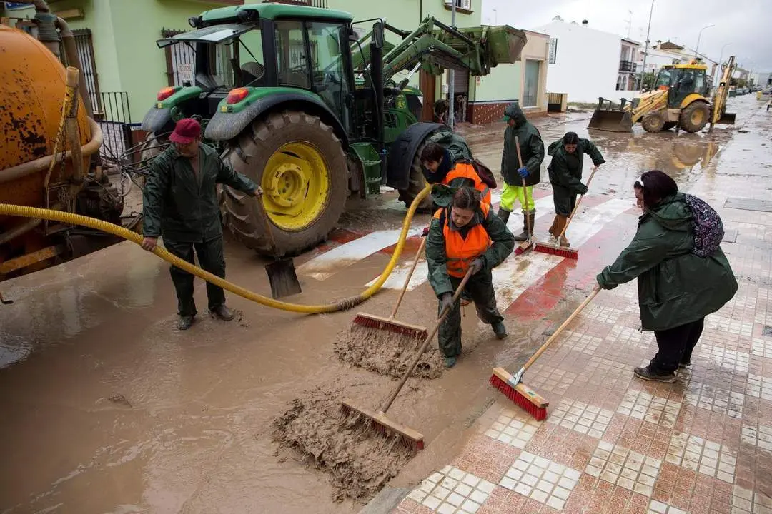 Limpieza en Campillos - Efe/Daniel P&eacute;rez