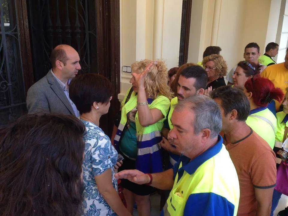Imagen de archivo de una acci&oacute;n de los trabajadores de Limasa. - VM