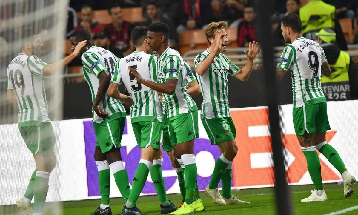 El Betis se regala una noche hist&oacute;rica con triunfo en San Siro (1-2)