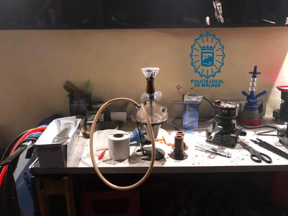 Teter&iacute;a denunciada por permitir fumar en cachimba a menores. - Polic&iacute;a Nacional.