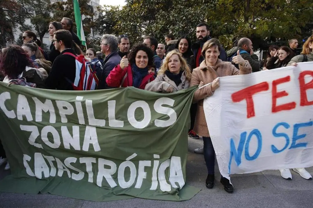 Los vecinos de la comarca de Antequera ante el Congreso de los Diputados. - EDUARDO PARRA/EUROPA PRESS