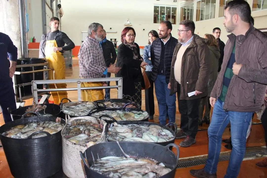 Visita institucional a la lonja de Punta Umbr&iacute;a
