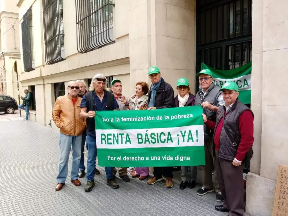 Renta B&aacute;sica &iexcl;Ya! a las puertas de la Delegaci&oacute;n en &ldquo;los lunes al sol&rdquo; y acompa&ntilde;ando a Joaqu&iacute;n - naomi s&aacute;nchez