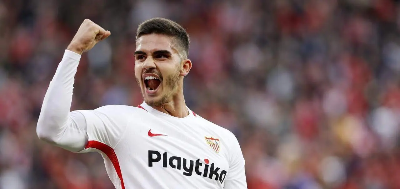 El Sevilla se coloca l&iacute;der al vencer al Valladolid en casa (1-0)