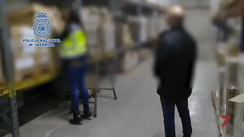 Cae una red de distribuci&oacute;n de productos robados en naves industriales