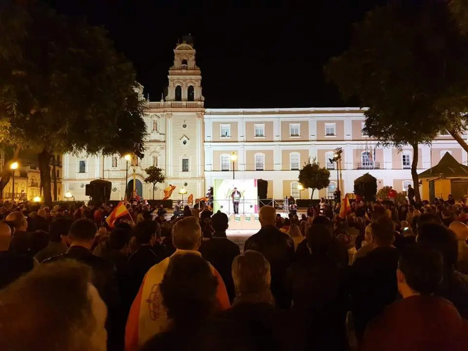 Vox abarrota la plaza de La Merced de Huelva