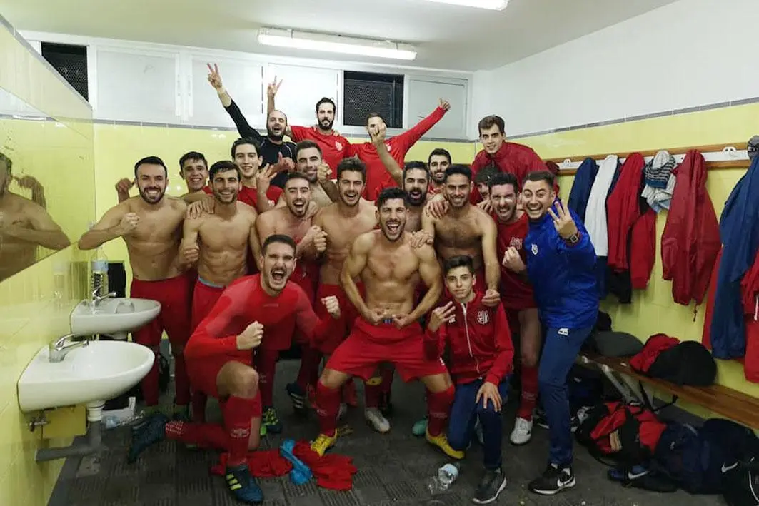 La UD Algaida celebra el triunfo logrado en San Fernando - A. I.