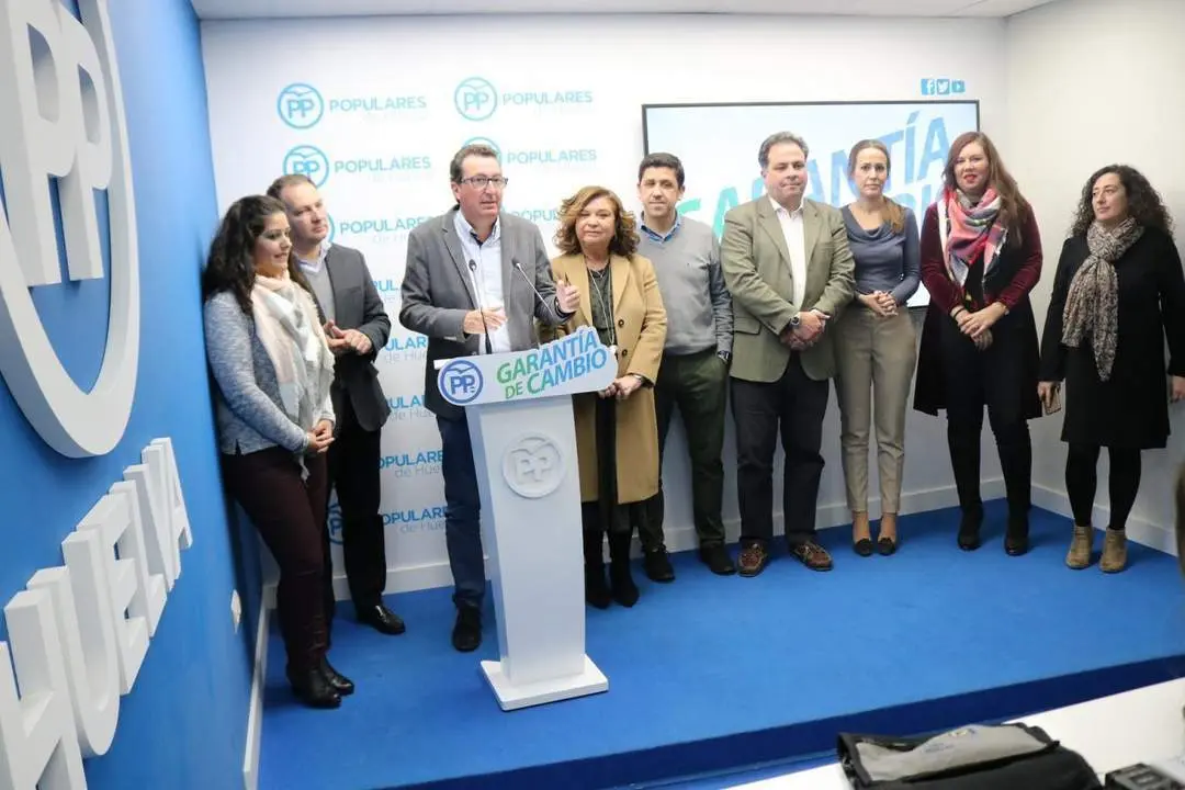 El presidente del PP de Huelva, Manuel Andr&eacute;s Gonz&aacute;lez, hace balance de las elecciones auton&oacute;micas. - VH
