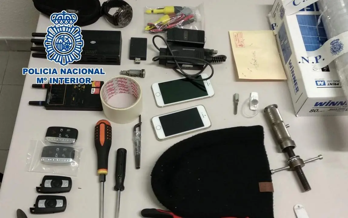 Material incautado por los agentes. - polic&iacute;a nacional