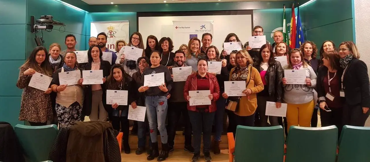 Entrega de diplomas a los participantes.  - 