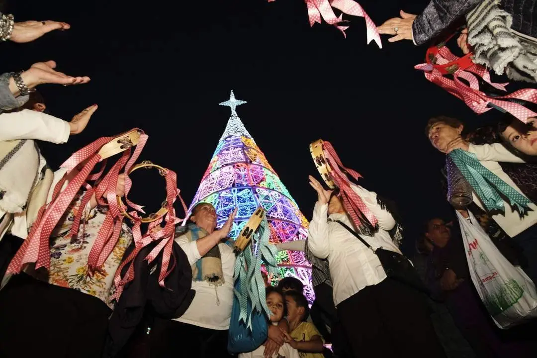 Vecinos y vecinas del POl&iacute;gono Sur cantan a la Navidad. - COMISIONADO