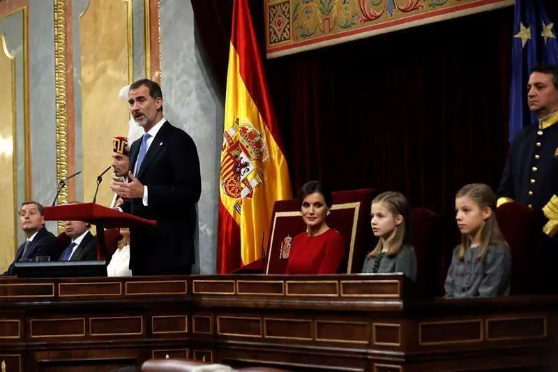 Felipe reconoce el impulso "determinante" de su padre a la democracia