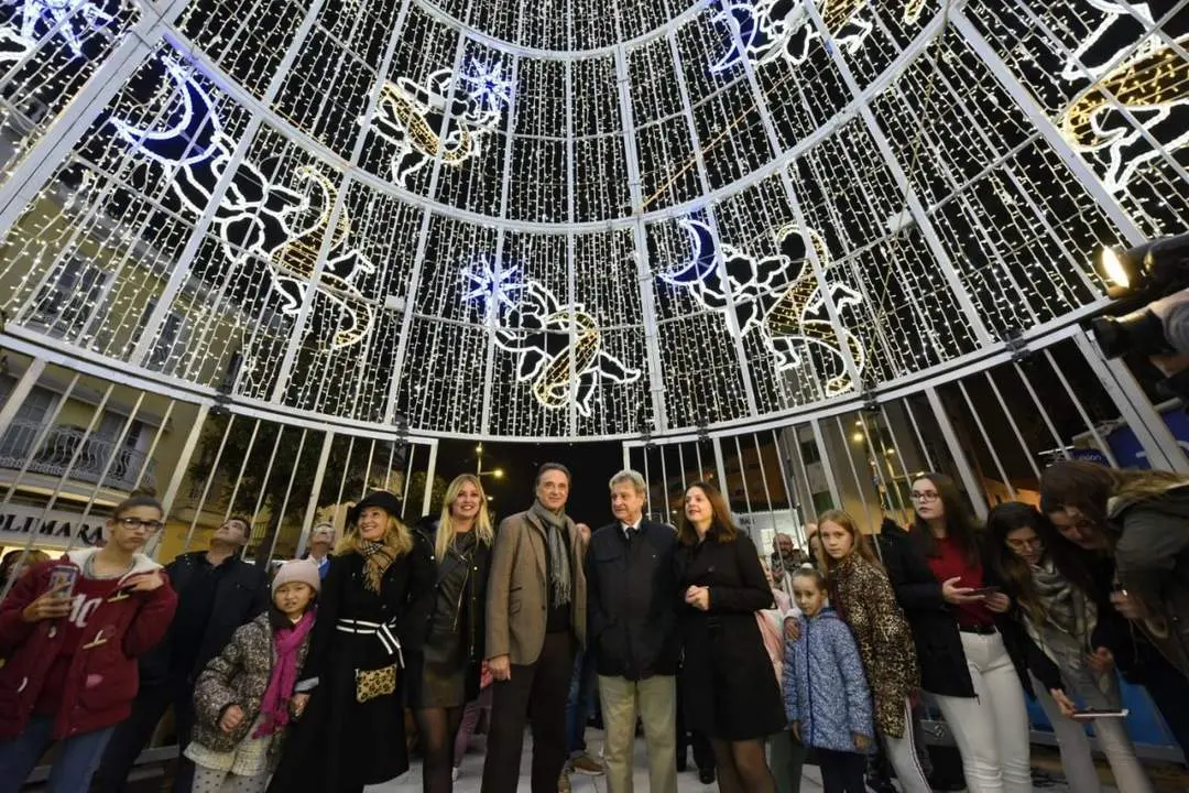 Llegan la alegr&iacute;a y las luces de Navidad al centro peatonal