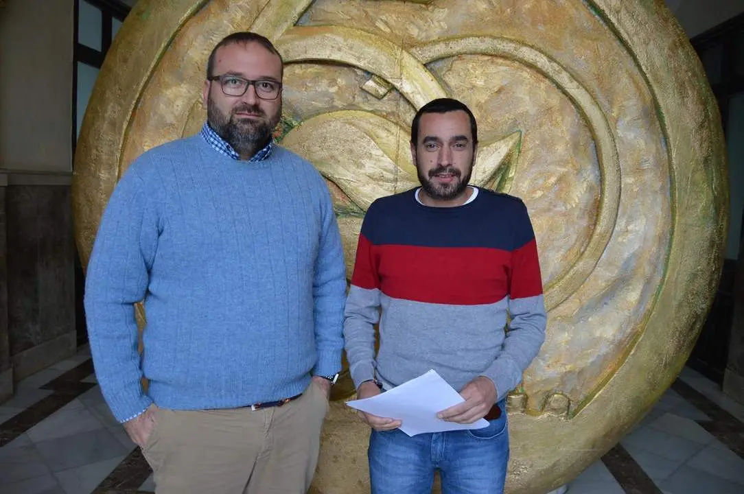 El concejal de Desarrollo Local del Ayuntamiento de San Juan, Miguel Beltr&aacute;n, y el vicepresidente de Apyme, Jos&eacute; Luis P&eacute;rez.  - VH