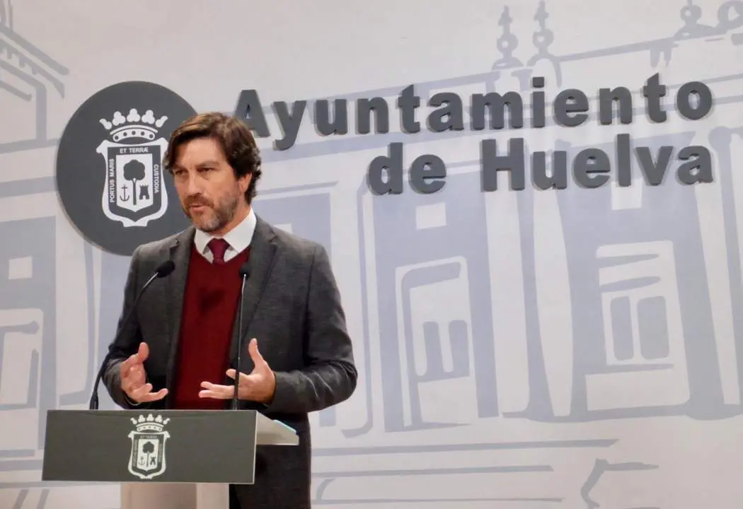 El concejal de Seguridad Ciudadana, Movilidad y Tr&aacute;fico y presidente de Emtusa, Enrique Gavi&ntilde;o. - VH