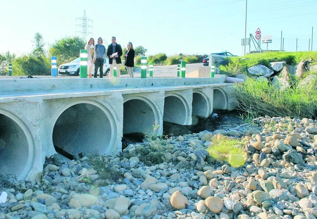 IU denuncia la falta de limpieza en cauces urbanos. - V.M.