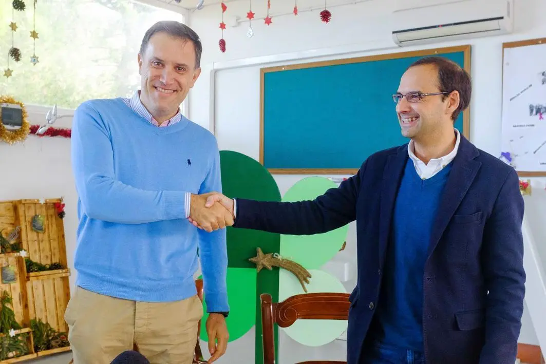 El presidente de Afanas, Antonio Fern&aacute;ndez, y el alcalde, V&iacute;ctor Mora - A. I.
