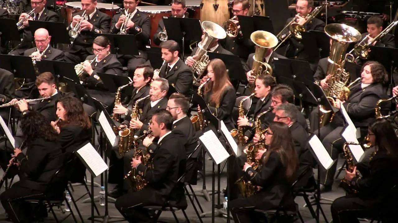Banda maestro due&ntilde;as. - AI