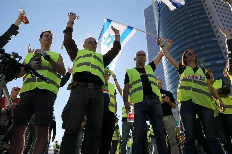 Los "chalecos amarillos" seguir&aacute;n su lucha hasta ser escuchados