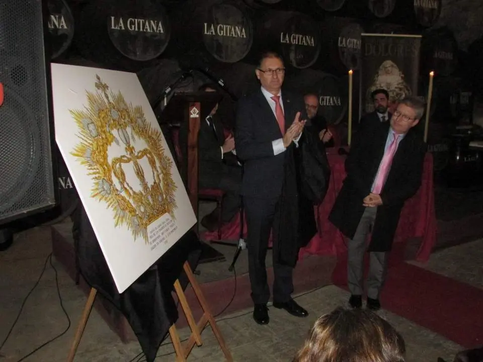 Dise&ntilde;o de la corona para la Coronaci&oacute;n de la Virgen de los Dolores. - Ra&uacute;l J. Bustillos
