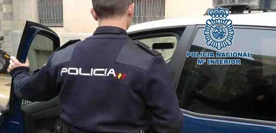 Polic&iacute;a Nacional. - EP