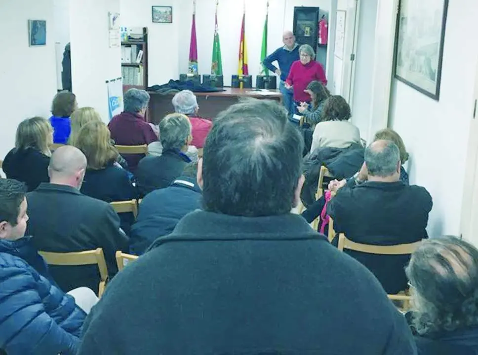 Reuni&oacute;n de los vecinos en el carnaval 2018. - EC