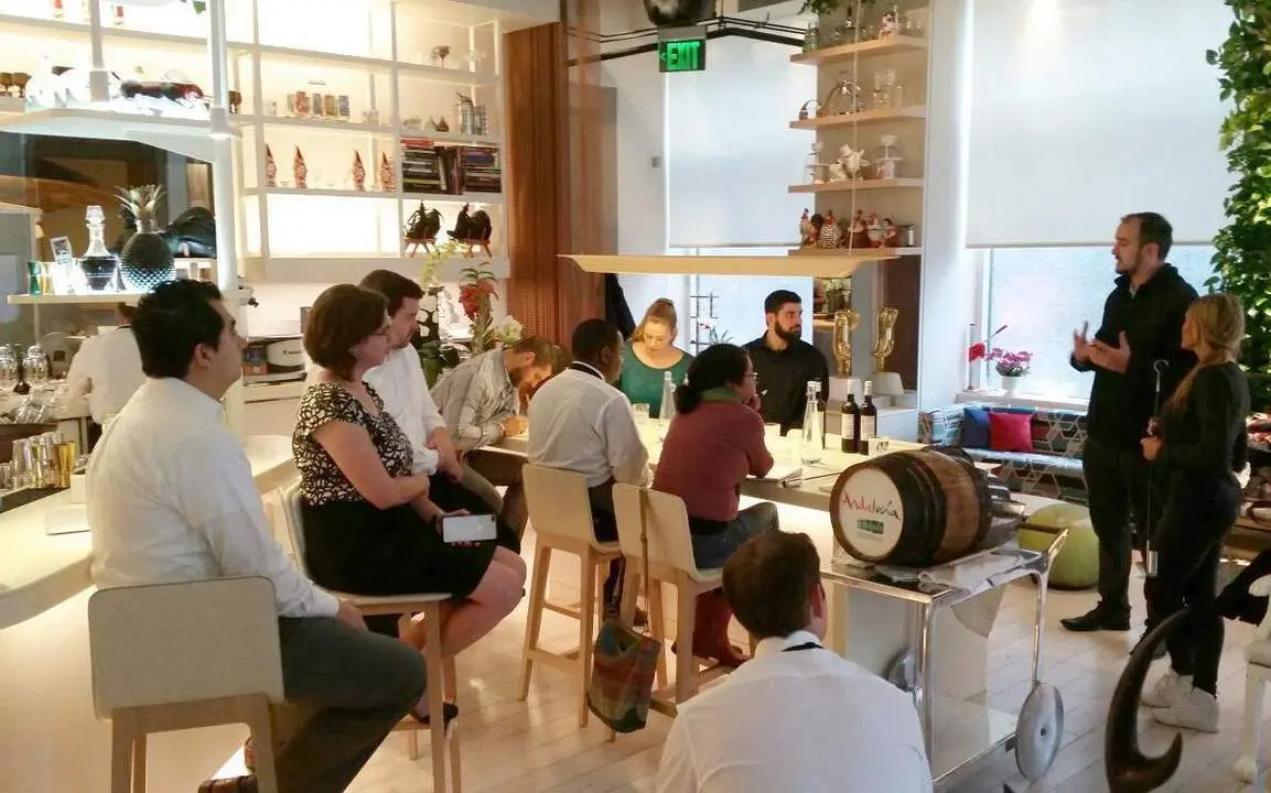 Uno de las actividades en el restaurante Jaleo - Junta