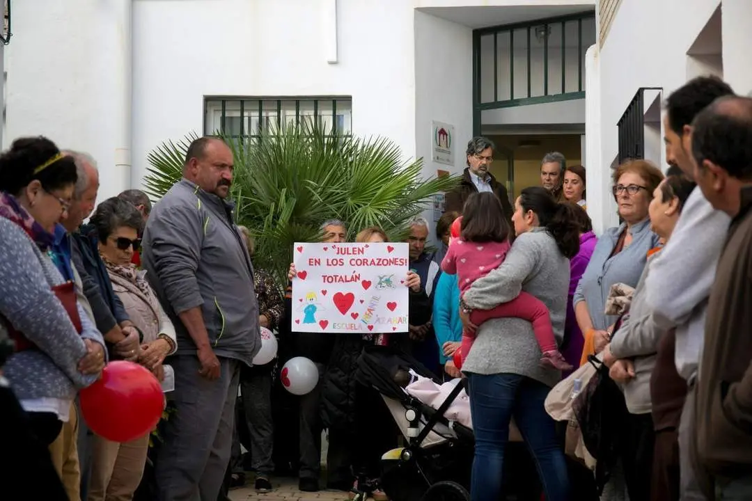 El dolor de los vecinos de Total&aacute;n. - EFE