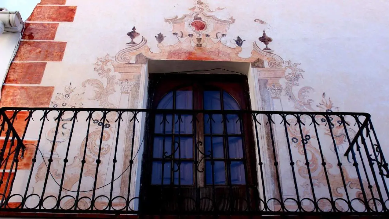 El Ayuntamiento de Estepona recupera una pintura mural del siglo XVIII