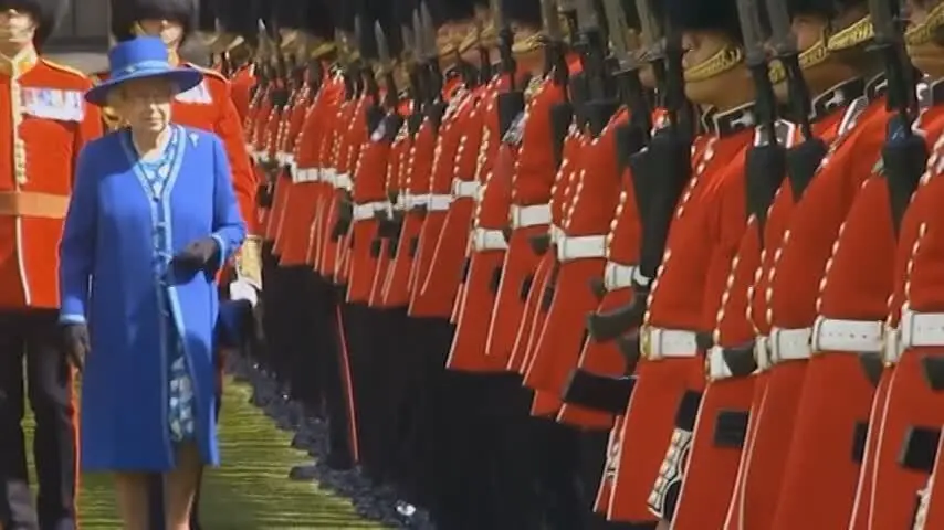 Preparan la evacuaci&oacute;n de Isabel II ante disturbios por Brexit duro