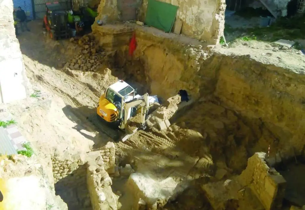 Contin&uacute;an las obras. - P.G