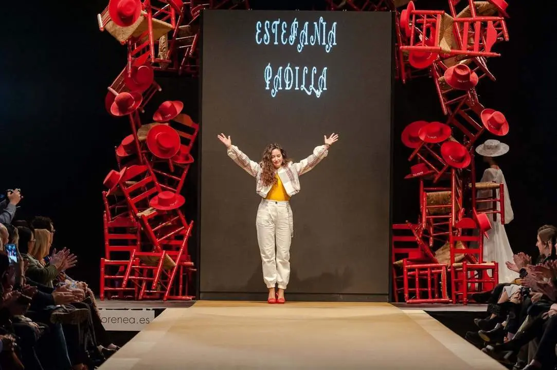 Estefan&iacute;a Padilla, al finalizar su desfile - Christian Cantizano