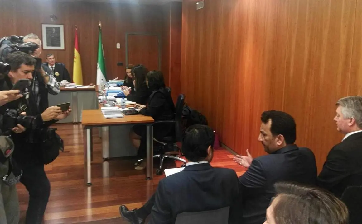 Al Thani en los tribulaes. - EP