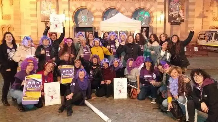 Presencia en el Falla de los colectivos feministas. - Viva