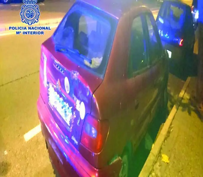 El coche que empotraron contra el bazar.  - Polic&iacute;a Nacional