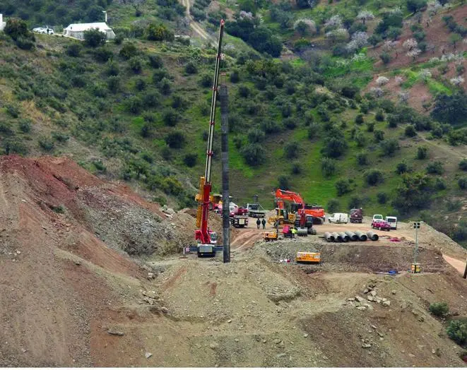 Labores de rescate en el pozo. - EFE