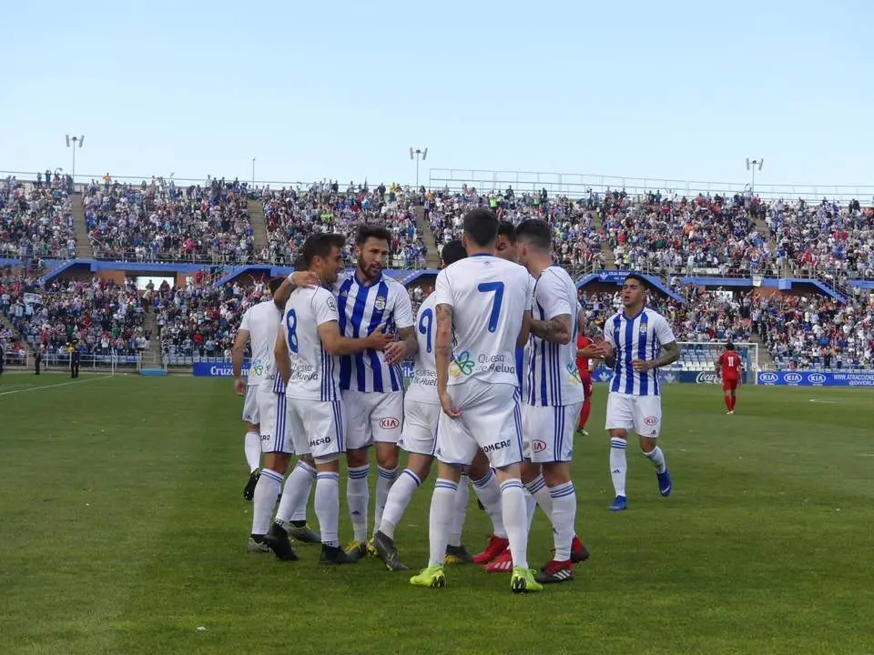 Jugadores del Recre celebran un gol en Huelva. - VH
