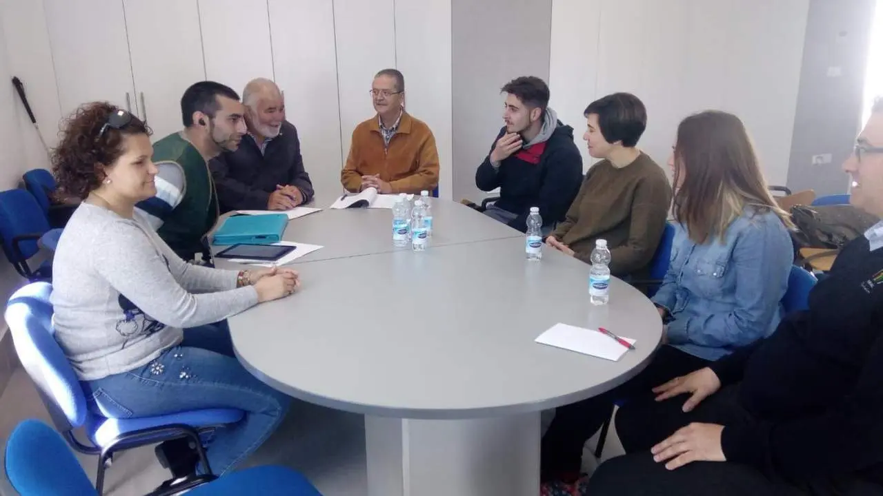 El candidato de Libres Sanl&uacute;car, Antonio Prats, en su visita al Centro de Estimulaci&oacute;n Precoz. - Informaci&oacute;n.
