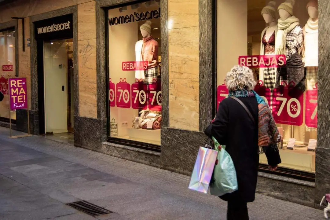 Uno de los comercios de la calle Columela. - E. Escoriza