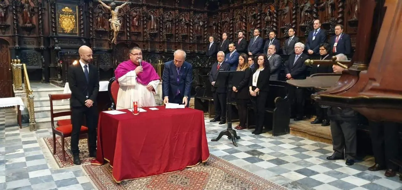 Con Rafael Vez presidiendo el acto. - Viva