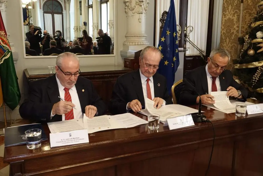 Firma del protocolo entre la UCAM, COE y Ayuntamiento. - vm