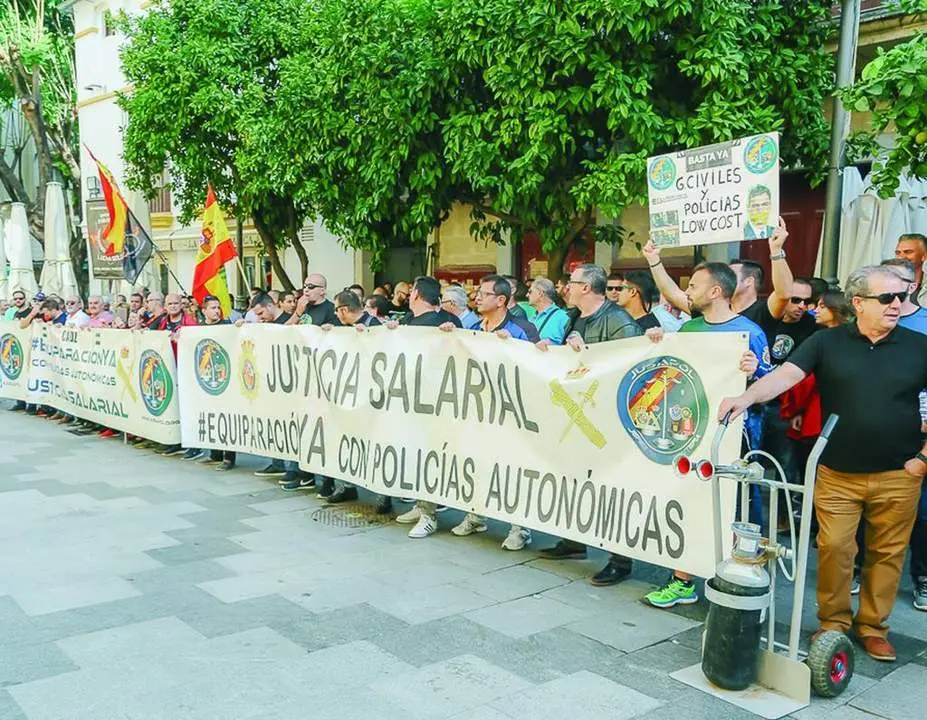 Los agentes en la manifestaci&oacute;n del pasado a&ntilde;o frente al Ayuntamiento.  - Viva Jerez