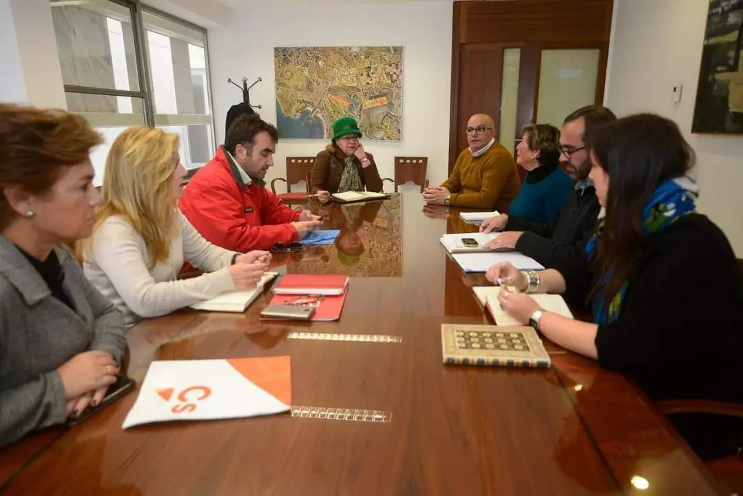 Reuni&oacute;n por el centro de salud - AI