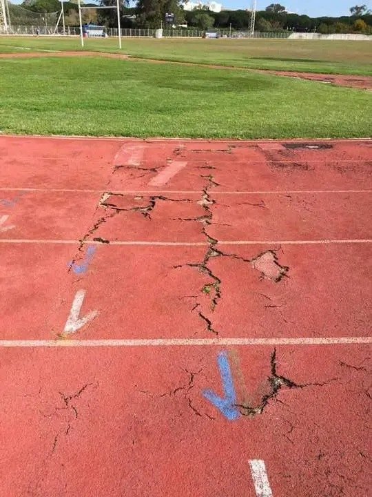 Estado actual de las pistas de atletismo. - Andaluc&iacute;a Informaci&oacute;n