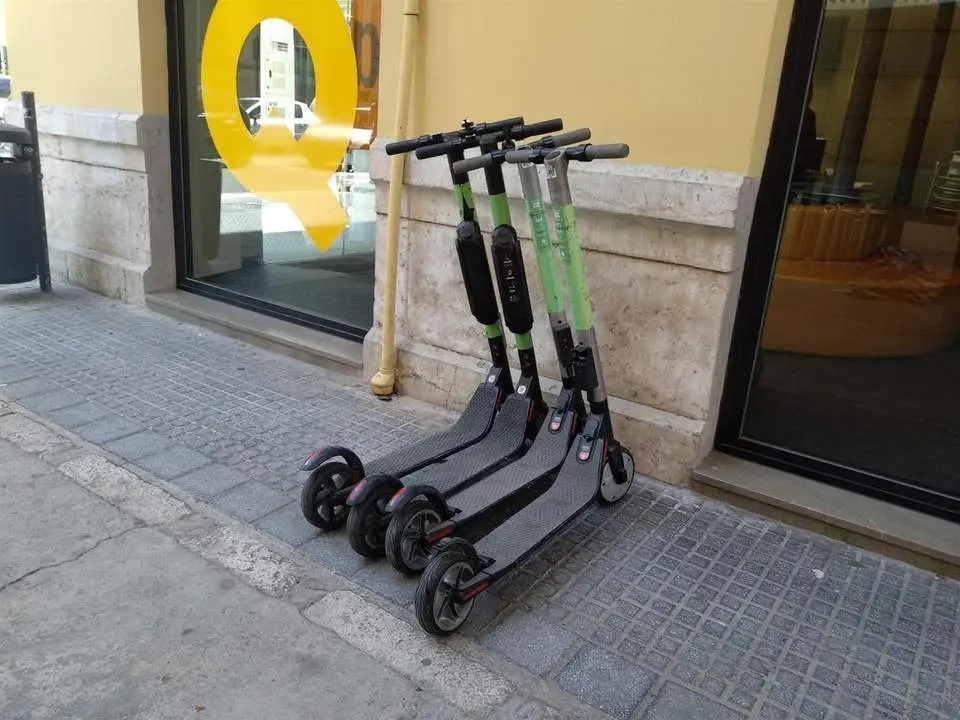 patinetes el&eacute;ctricos en las calles de M&aacute;laga. - ep