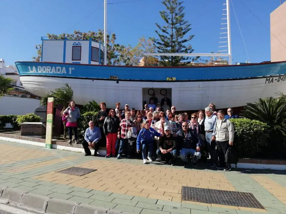M&aacute;s de 200 mayores visitan Nerja y Frigiliana