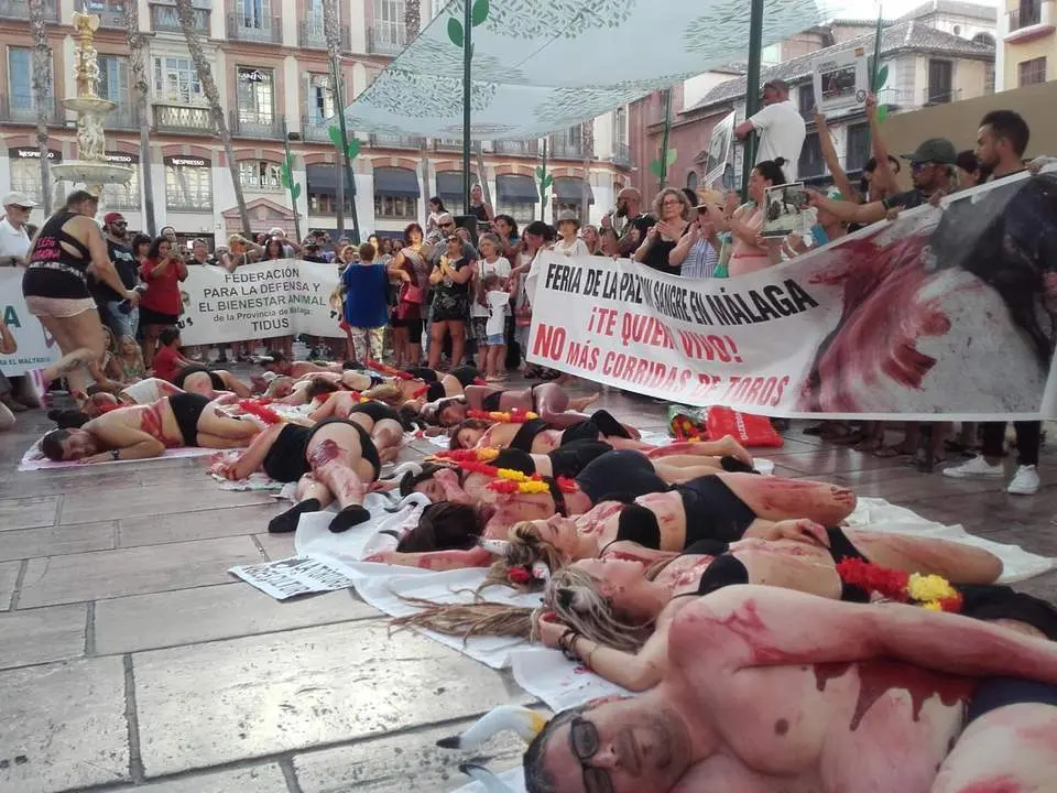 Protesta anti tortura animal en M&aacute;laga. - Jotad&eacute;